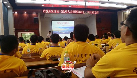 点击查看详细信息<br>标题：总经理在农大学习 阅读次数：6012
